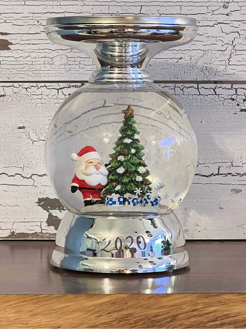 Bath & BodyWorks Christmas Santa Light Up SnowGlobe Pedestal Candle Holder 2020